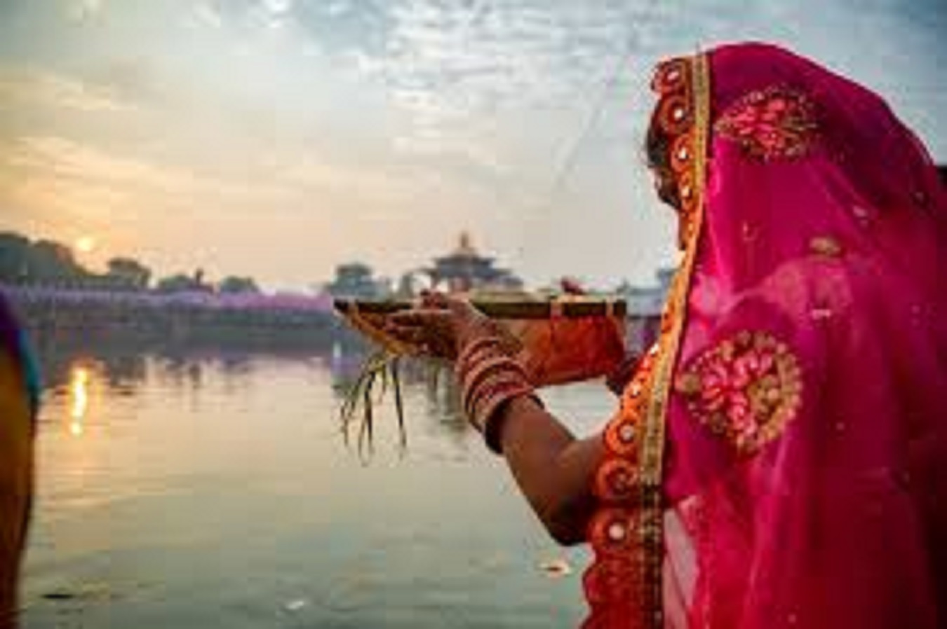आज महापर्व छठ पर्वको (सझिँयाघाट) अस्ताउँदो सूर्यलाई अघ्र्य अर्पण गरीयो