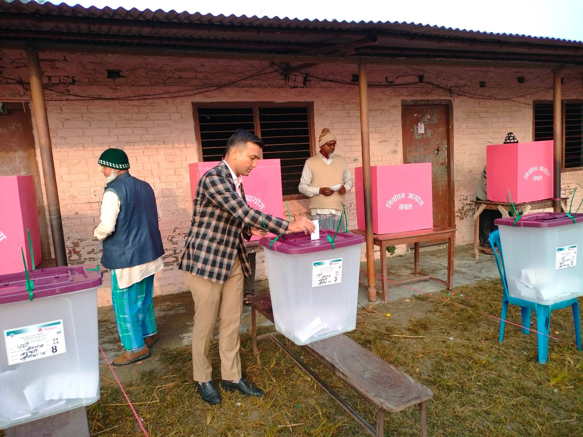 पर्सा १(क) प्रदेश सभा सद्स्यका उम्मेदवार रहबर अंसारी गरे मतदान