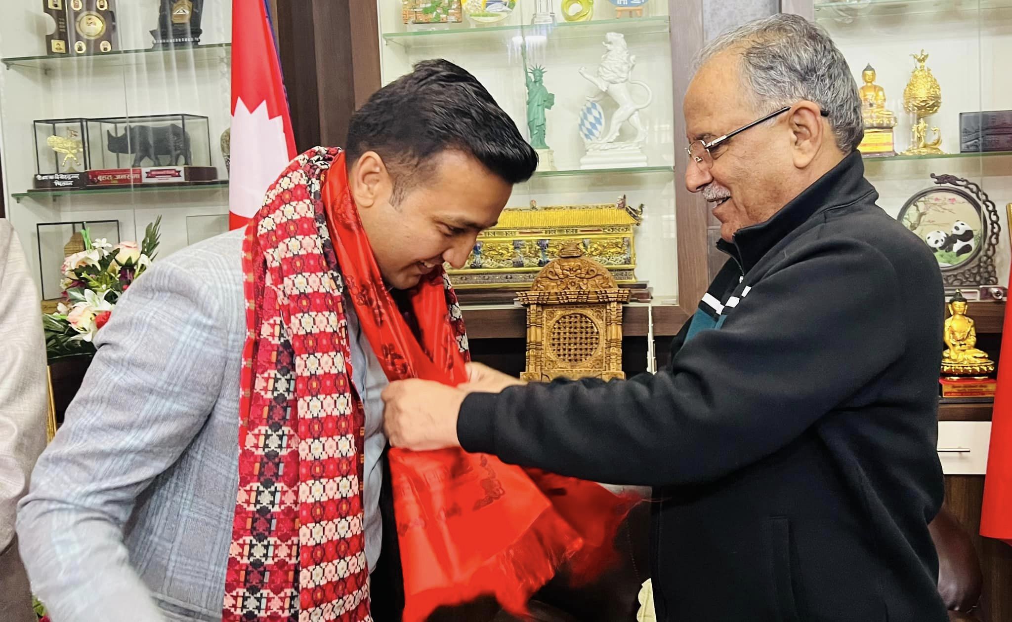 पर्सामा माओवादीको साख जोगाएकोमा रहबरलाई प्रचण्डको बधाई