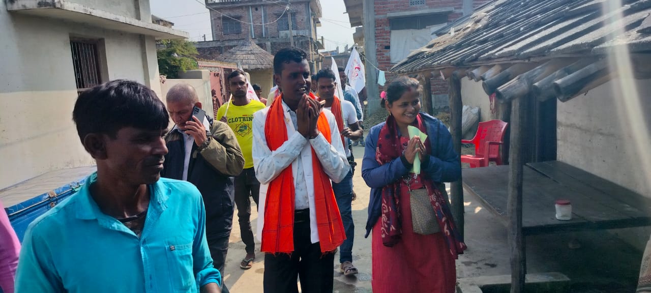 पर्सा -३ को (क) बाट प्रदेश सभाका उम्मेदवार साह घरदैलोमा व्यस्त