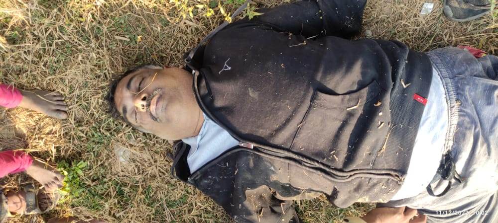 अग्रवाल भारत बिहारको पुर्वी चम्पारणको छौडादानो स्थित रेल्वे क्षेत्रमा मृत फेला
