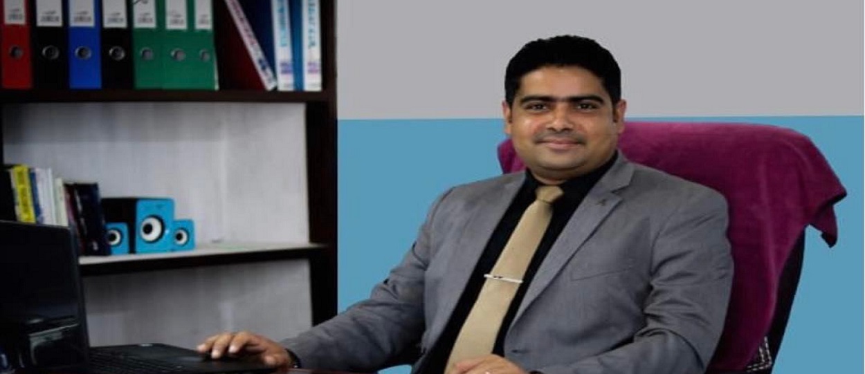 हवाई विमानको टिकट काटने नाममा ठगी गर्ने उपाध्याय विरुद्ध प्रहरीमा निवेदन