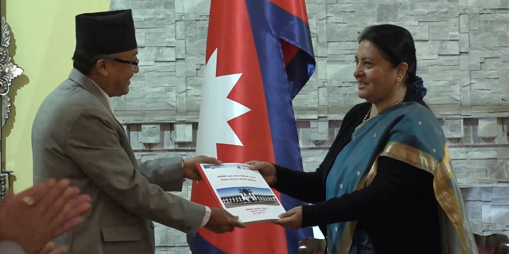 निर्वाचन आयोगले मतपरिणाम सहितको प्रतिवेदन राष्ट्रपतिलाई बुझायो