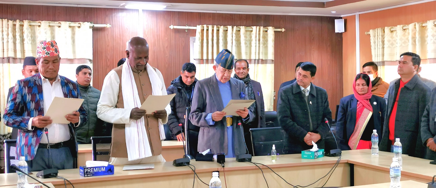 बिहीबार शपथ लिन छुटेका दुई सांसदले शुक्रबार शपथ लिए