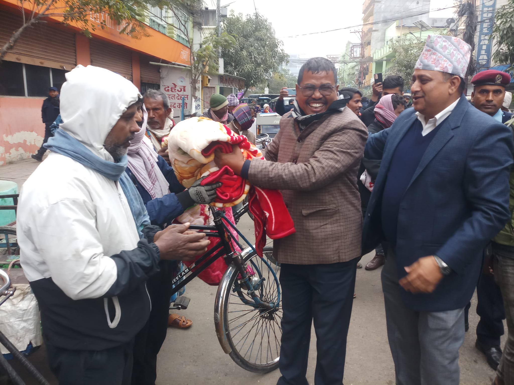 संजय साईको ३५ औ जन्म उत्सवमा कम्मल बितरण