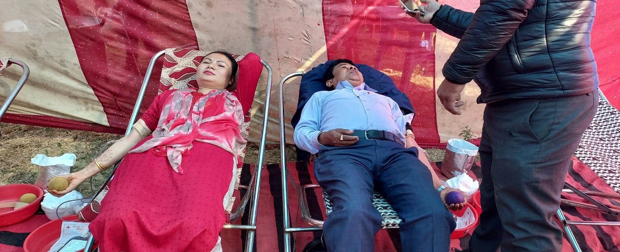 थारु पत्रकार संघ पर्सा शाखा द्वारा रक्तदान