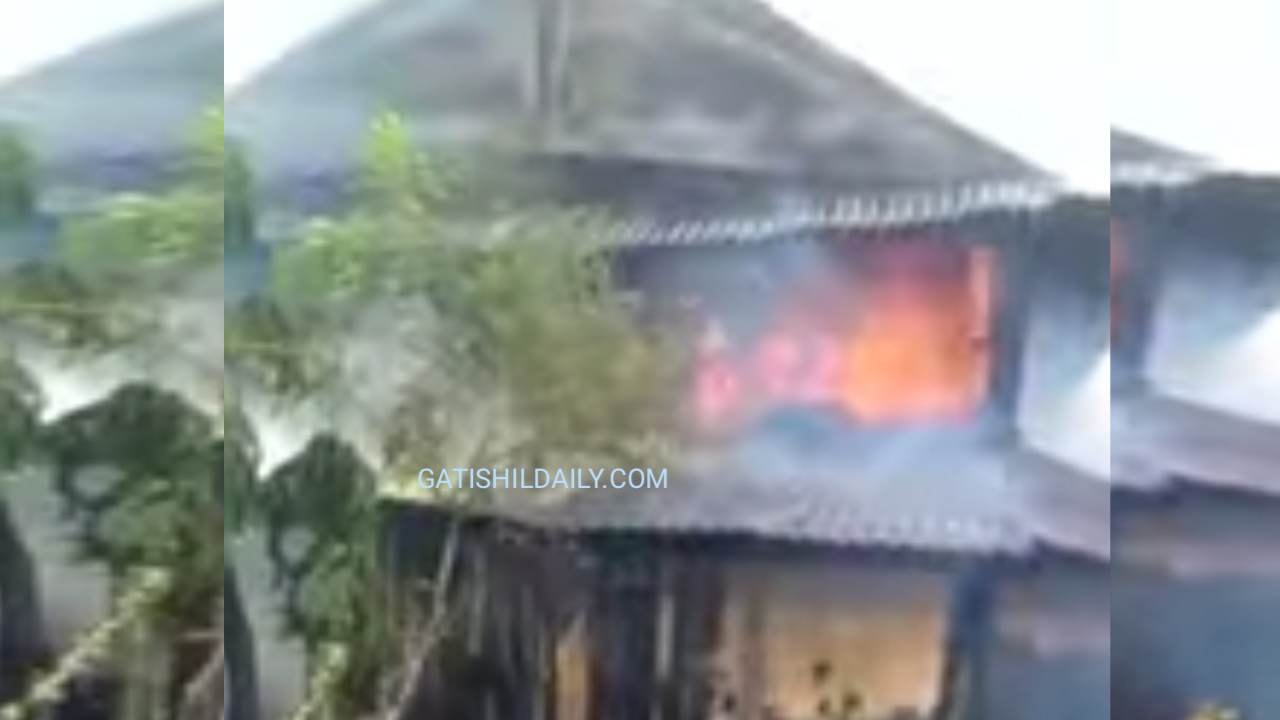 ठोरीमा आगलागी हुँदा एक घर जलेर नष्ट -लाखौ बराबरको धनमालको क्षेती