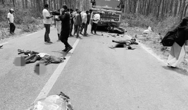 महोत्तरीमा बस र मोटरसाइकल ठोक्किँदा एकै परिवारका तीनजनाको मृत्यु