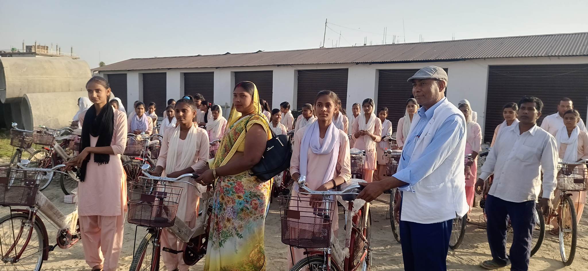 प्रसौनी गाउँपालिका द्धारा २ सय ३४ थान साईकल वितरण