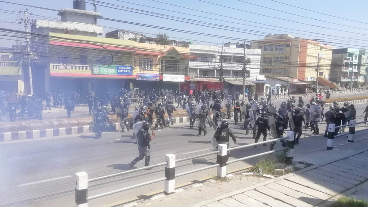 कोशी प्रदेशको नाम खारेजीको माग राख्दै प्रदर्शनमा उत्रिएका पहिचानवादी र प्रहरीबीच झडप