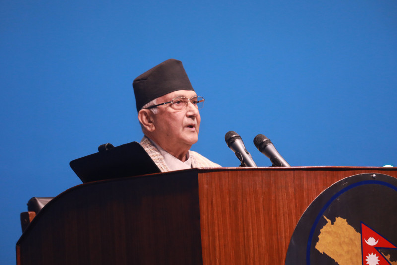प्रधानमन्त्री ओली र सांसदलाई प्रश्न गर्दा अपशब्द प्रयोग गरेको आरोपमा दुईजना पत्रकारको संसद् प्रवेश पास निलम्बन