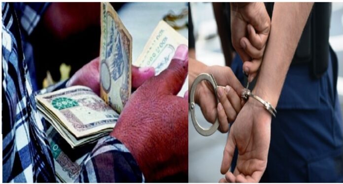 तीन कर्मचारी चार लाख घुस रकमसहित पक्राउ
