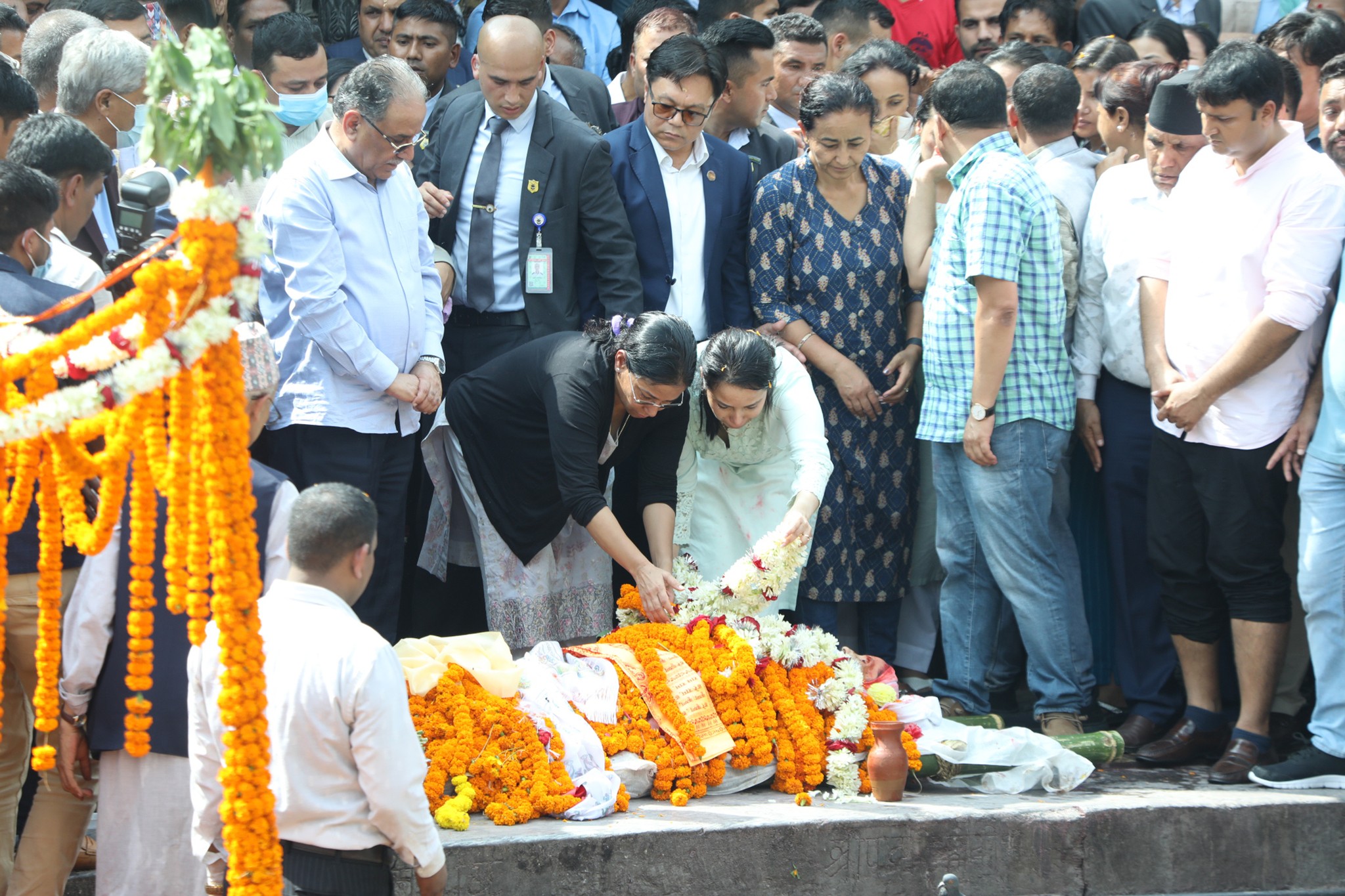 सीता दाहालको पार्थिव शरीर अन्त्यष्टीका लागि पशुपति आर्यघाटमा (तस्विरहरु)