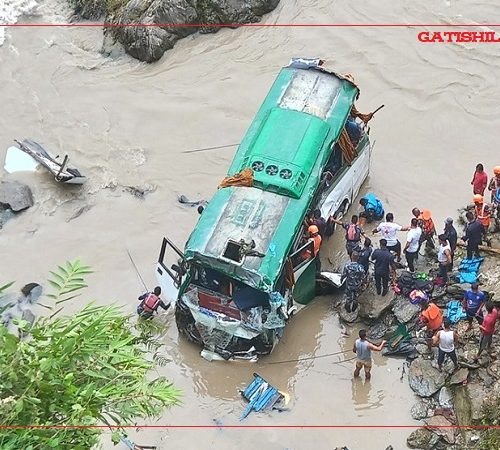  त्रिशूली नदीमा खसेको बसबाट अहिलेसम्म १८ जनाको उद्दार
