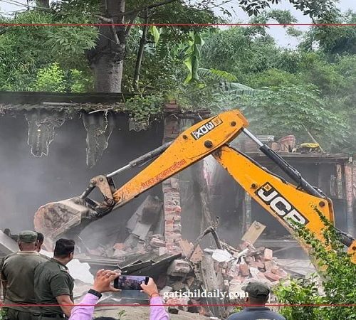 अतिक्रमण जग्गामा निर्माण भएका  टहरा महानगरले भत्तकायो