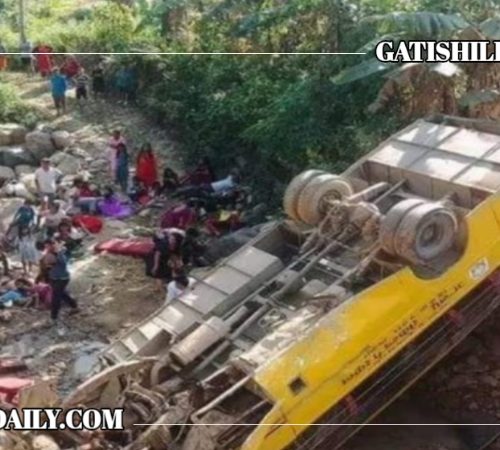 पिकनिक गएको बस दुर्घटना, तीन जनाको मृत्यु ३६ जना घाईते