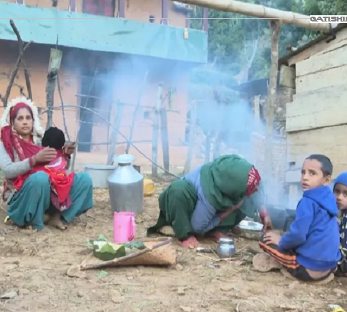 भूकम्पपीडितलाई देश विदेशबाट थुप्रो सहयोग तर  पीडितले चार दिनसम्म पनि राहत पाउन सकेनन्