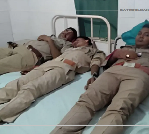 भारतको उत्तर प्रदेशमा प्रहरीको राइफल खोसेर गोली चल्यो