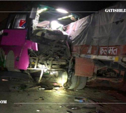 रौतहटबाट काठमाडौंतर्फ जाँदै गरेको बस दुर्घटना, २० जना घाईते