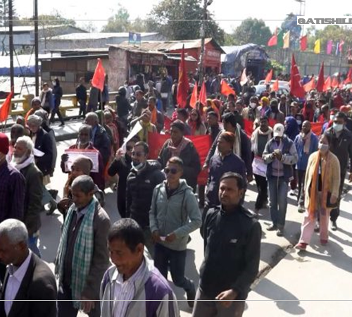 मिटरब्याजपीडितहरू ‘नाङ्गो पैताला