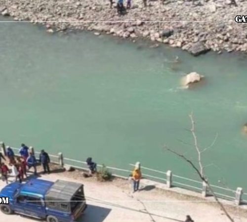 थुनुवा समात्ने क्रममा भिरबाट लडदा प्रहरी जवान सोहन चौधरीको मृत्यु
