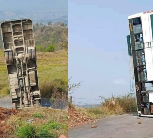घुम्ती काट्न नसकेर दुई बल्ड्याङ पल्टेपछि सडकमै ठडियो बस