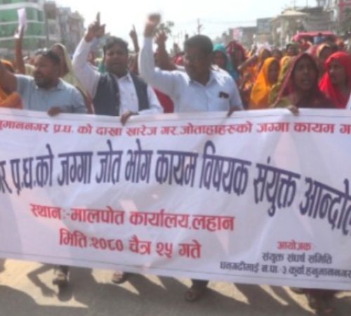 सिरहामा जग्गा दर्ता रोक्काको माग गर्दै स्थानीय आन्दोलित