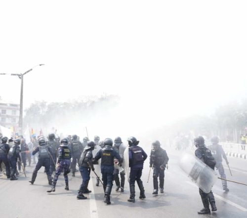 राप्रपाको प्रदर्शनले काठमाडौं अस्तव्यस्त : ज्ञानेन्द्र शाही पक्राउ, १४ घाइते