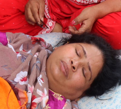 पूर्वन्यायाधीश भुवन गिरीकी श्रीमती आरतीले सर्वोच्चमा बहस चल्दाचल्दै विष सेवन गरिन्