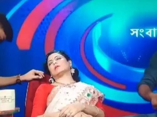 भारतमा चर्को गर्मी- एक टिभी एन्कर प्रत्यक्ष प्रसारणमा बेहोस