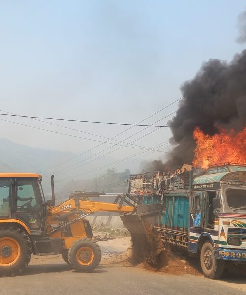 औषधिमा प्रयोग हुने केमिकल बोकेको ट्रकमा आगलागी