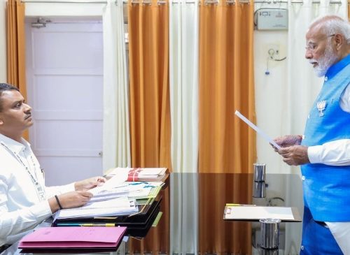 भारतीय प्रधानमन्त्री मोदी सँग न घरजग्गा न गाडी