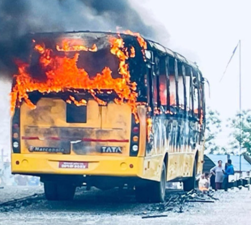 चितवनमा स्कुल बसमा आगजनी