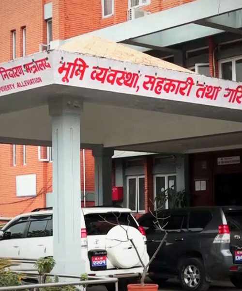 समस्याग्रस्त तीन सहकारीको बचत फिर्ता