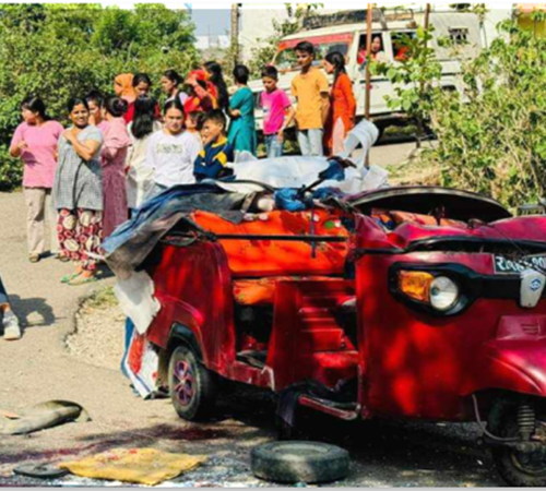 अटोरिक्सा र बस एकआपसमा ठोक्किंदा पाँच जना घाइते, तीन जनाको अवस्था गम्भीर