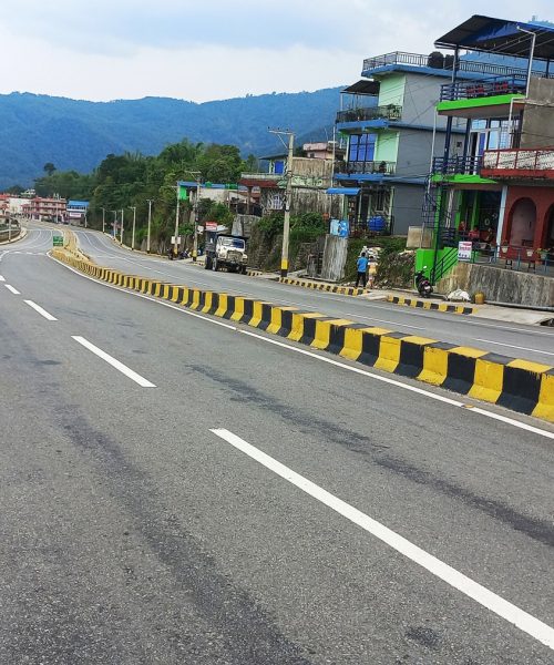 सार्वजनिक यातायात बन्द हुँदा सुनसान बन्यो पोखरा
