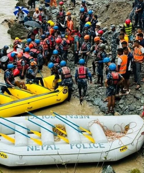 सिमलताल बस दुर्घटना अपडेट: बस र तिनमा सवार यात्रीको खोजीमा भारतीय टोली जुटे