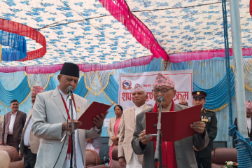लुम्बिनी प्रदेशका नवनियुक्त मुख्यमन्त्री आचार्यले पद तथा गोपनीयताको शपथ लिए