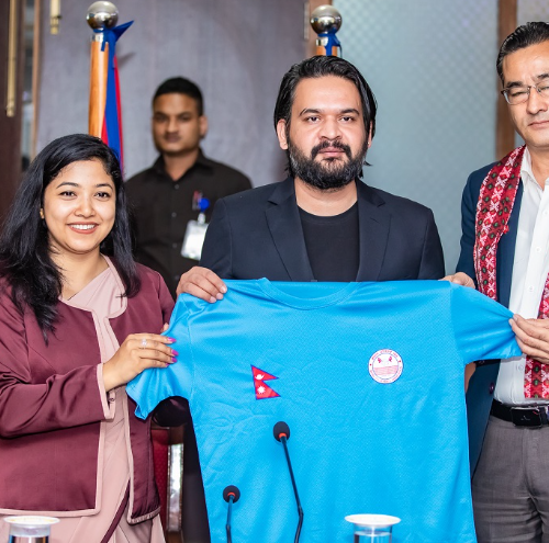 महिला भलिबल खेलाडीलाई काठमाडौं महानगरले दियो जनही १ लाख