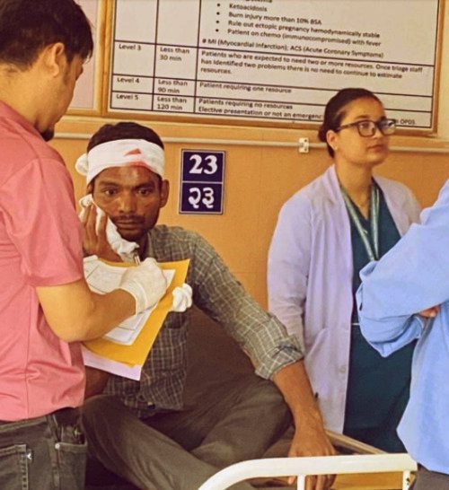 पाल्पा-बुटवल खण्डमा माइक्रोबस दुर्घटना हुँदा ७ जना यात्रु घाइते