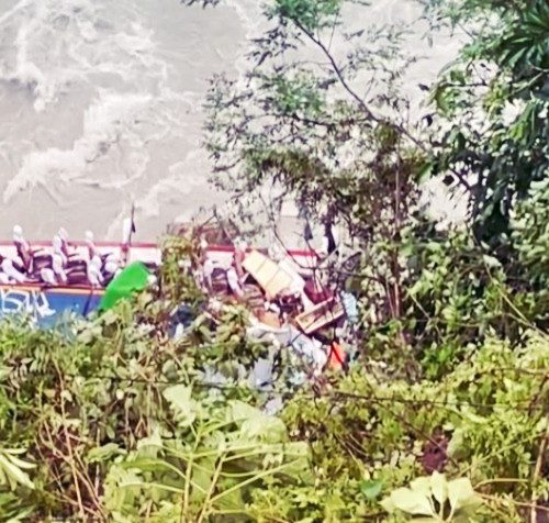 तनहुँमा भारतीय नम्बरको यात्रुबस दुर्घटना-पुरा विवरण आउन बाकीं