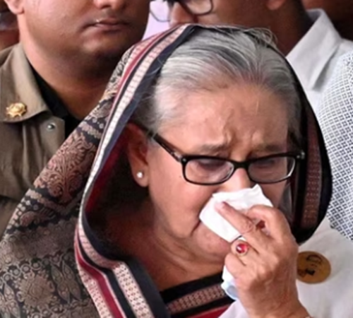 आफ्ना समर्थकहरूलाई आफ्नो बुबाको हत्याको वार्षिकोत्सव मनाउन राजधानी ढाकामा सार्वजनिक रूपमा उपस्थित हुन आग्रह