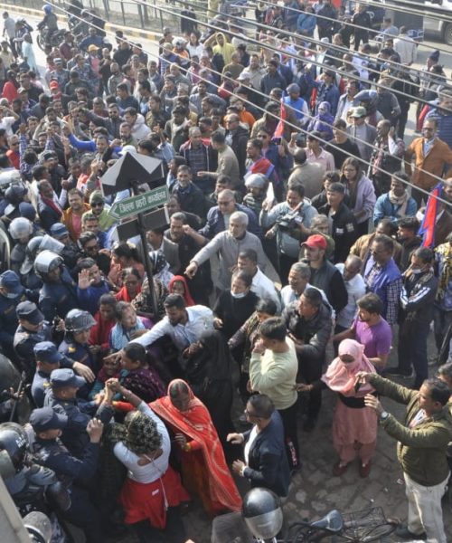 निषेधित क्षेत्र तोड्दै पोखरामा नाराबाजी