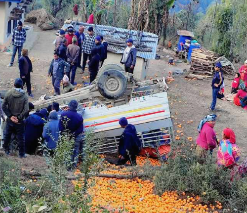 सिमपानीमा पिकअप जीप दुर्घटना, चालकको मृत्यु, तीन जना घाइते