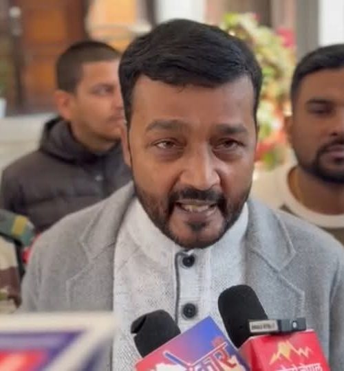 कार्यकक्षमा शुक्रबार नै बिजुलीको तार जलेको गन्ध आएको थियो: मन्त्री यादव