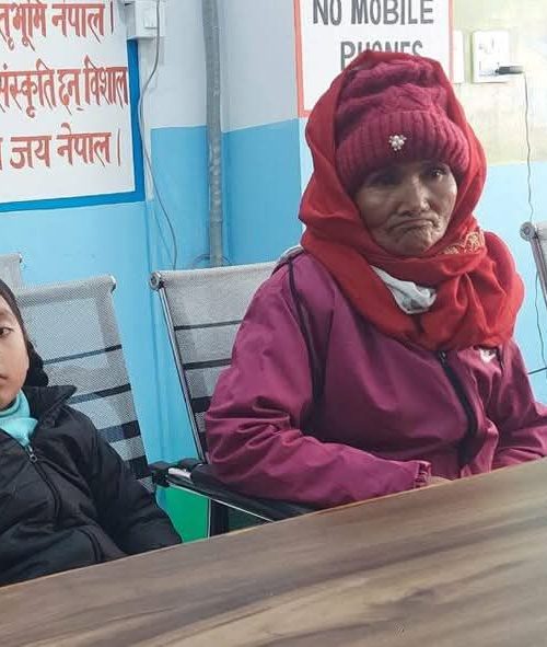 छोरीको शव ल्याउन १० महिनादेखि भौँतारिरहेकी ७० वर्षीया आमा
