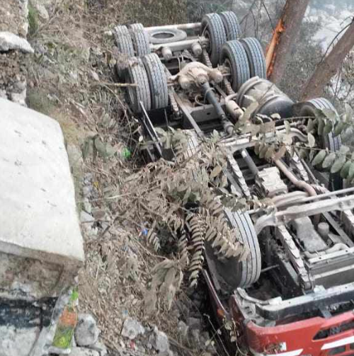 पृथ्वी राजमार्गमा आज भएको सवारी दुर्घटनामा परी ट्रक चालक घाइते