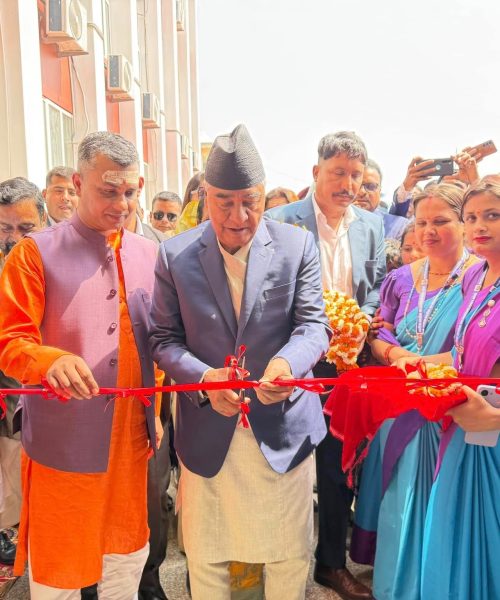महोत्तरी जिल्लाको मनराशिसवा नगरपालिकाको प्रशासकीय भवनको देउवाद्वारा समुद्घाटन