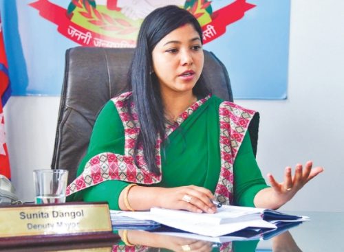 मेयर बालेनलाई उपमेयर सुनिता डंगोलको अनुरोध : कोठामा बसेर निर्देशन नदिनु