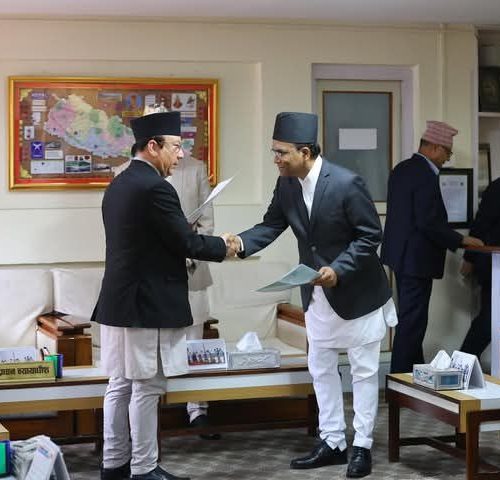 नेपाल राष्ट्र बैंकका नव नियुक्त गभर्नर डा. पौडेलले लिए शपथ